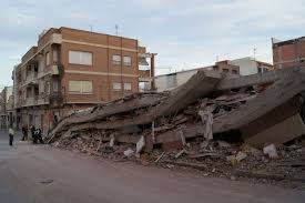 Homeowner joseph reneau, third from left, shows friends the damage caused to his home's family room after the chimney toppled onto the roof. Un Estudio Revela Por Que Los Terremotos De 2011 En Lorca Fueron Tan Destructivos Radio Murcia Cadena Ser
