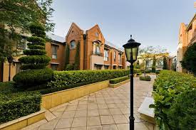 Majestic old lion apartments offers 66 accommodations with washers/dryers and safes. Majestic Old Lion Apartments Appart Hotels Adelaide