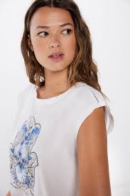 Camiseta gráfica mano fátima