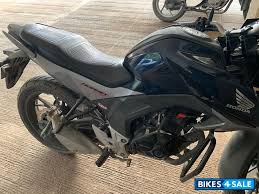 The honda hornet range first began in 1998, taking an old dependable cbr600f sportsbike engine and shoehorning it into a basic chassis to create the alongside the 600cc variant, a larger honda cb900f hornet also appeared in 2001, featuring a reworked version of the 918.5cc inline four. Used 2016 Model Honda Cb Hornet 160r For Sale In Pune Id 258414 P S Blue Colour Bikes4sale