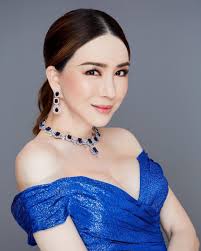 Đương kim Hoa hậu Hoàn vũ cùng Chủ tịch Miss Universe đến Việt Nam