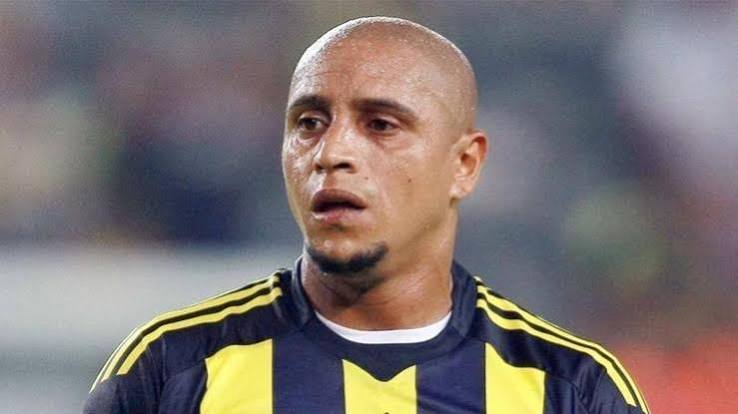 روبرتو كارلوس يرد على ادعاءات اعتناقه الإسلام
