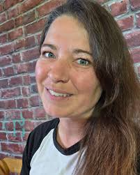 Hi everyone! My name is Bree Rostic. I'm a professional marketing  copywriter and author. I'm currently a full time marketing  manager/copywriter at our daily Bread ministries. I'd love to connect with  you