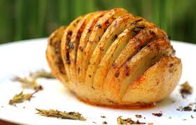 Hasselback Potatoes Pommes De Terre Roties A La Suedoise Recette De Hasselback Potatoes Pommes Pommes De Terre Roties Pomme De Terre Recettes De Cuisine