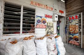 Ng kun tek and the current owner of yee hup food holdings, michel yee. 362 Heong Peah ç‚­çƒ§æ˜†ä»'å–‡å­é¦™é¥¼ Gunung Rapat Ipoh