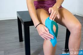 Kinesiology tape anleitung kniegelenk innenseite…. Kinesiologie Tape Am Knie So Tapst Du Dich Selbst We Go Wild