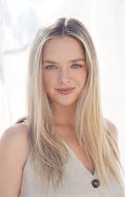 Lena Tatum's Instagram, Twitter & Facebook