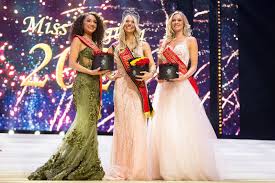 She succeeds and was crowned by miss world belgium 2018, romanie schotte. Concours Miss Belgique 2020 La Gagnante Perd Son Soutien Gorge En Plein Direct