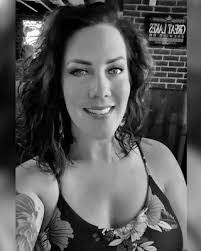 Kim Wright's Instagram, Twitter & Facebook