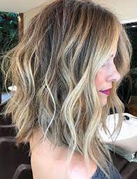 Think of this as long layers, with a twist, incorporating the same type of curtain bangs that define the modern shag. Flattering Shoulder Length Wavy Hairstyles For Women Female Medium Haircuts Medium Hair Styles Medium Length Hair Styles Hair Styles