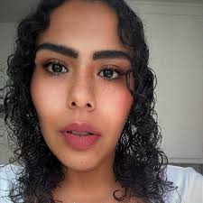 Are there stores that pay cash for women's clothes?