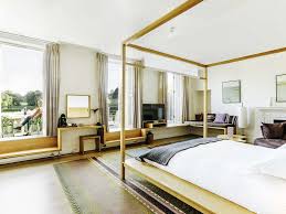 The hotel offers wonderful recreational facilities such as fitness center, sauna, outdoor pool, indoor pool, spa to make your stay truly unforgettable. Cowley Manor Hotel In Cotswolds And Nr Cheltenham Luxury Hotel Breaks In The Uk