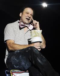 Elmondja, milyen volt dolgozni odakint, milyen lenni odalent, illetve hangosan gondolkodik, milyen is lehet. Bodocs Tibor Meg Se Kinaltak 6szin