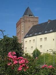 blik op de spiegelturm spiegeltoren van de zwanenburcht in kleef http www kukullus nl index php nl stadswandelingen nl stadswandelingen burg nieder rheine