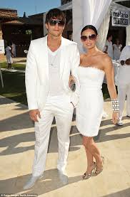 Women in their 40s think that approximately 35 or older is acceptable for marriage or a relationship. Age Gap Leads To More Divorces As 1 In 5 Couples Who End Their Marriage Have 7 Year Gap Daily Mail Online