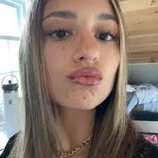 Clarissa Carr's Instagram, Twitter & Facebook