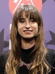 Marie laforêt l'emmenait régulièrement sur les plateaux de tournage et passait donc moins de temps seule en sa. Thais Alessandrin Allocine