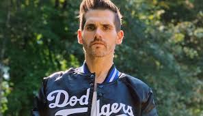 Mikey Way Knew He Had To Leave His Comfort Zone To Help Others How mikey way (bassist) from my chemical romance signs his name on mcr's myspace bulletins. mikey way knew he had to leave his