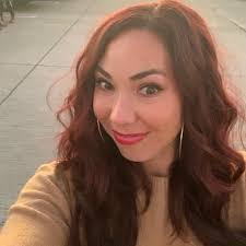 Laurel Petersen's Instagram, Twitter & Facebook