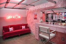 Anyone who has wound their way through a hotel lobby to find a seat at the bar knows that drinking at a ho. Pout Beauty Bar In Noho Is Helping Normalize Makeup For Men