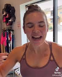 Elizabeth Guyer's Instagram, Twitter & Facebook