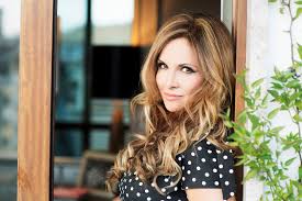 Helene Segara Revient Pour Chanter Son Amour De La Variete Italienne Avec mbinina ralaivita à la voix lead. chanter son amour de la variete italienne