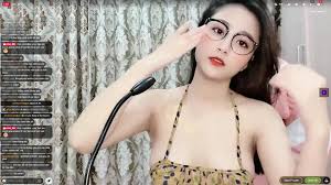 Em gái xinh đẹp phục vụ mấy anh em đồng dâm vô cùng nhiệt tình - Sex Hay -  HeoVL