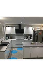 kuche weiss hochglanz betonoptik griffleisten edelstahl insel zimmer kuche kuche weisse kuche