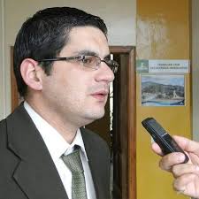 DESIGNACIÓN De manera preliminar se conoce que el nuevo Gobernador del  Cañar es el doctor Wilfrido Rivera, director provincial de CREO. Esta  mañana Rivera se reunió con el gobernador saliente, Hernán Crespo