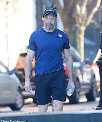 Learn everything that there is to know about the actor's son, oscar, and daughter, ava! Hugh Jackman Was Seen Getting In His First Workout Of 2020 As He Stretched After A Run In New York Daily Mail Online