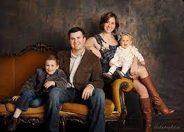 Love The Couch Love The Wall Family Studio Photography Family Portrait Poses Family Photo Pose