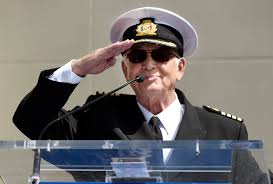 For 10 seasons, gavin macleod was the commanding, competent captain of the love boat. i had to get a hairpiece when i came to new york! he told today's savannah guthrie about his early. Ixniw4al1ue7mm