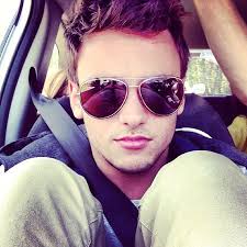 At the 2014 commonwealth games in glasgow, daley won a silver medal in the men's synchronised 10m platform with diving partner james denny and gold in the men's 10m platform, with 516.55 points, retaining his title from the commonwealth games in delhi in 2010. A Scruffy And Pouty Tom Daley Shows Off His Flexiblity Oh Yes I Am
