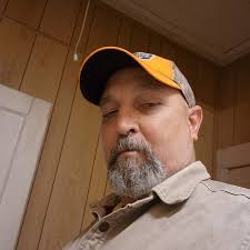 Are there still rent cabins behind the old bar