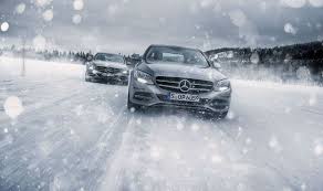 نکاتی که باید برای رانندگی در روزهای برفی به خاطر بسپارید