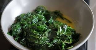 Epinards Frais Juste Tombes Au Beurre Recette Par Chef Simon Recette Epinards Sautes Epinard Cuisson Epinard Frais