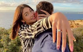 In this article, we will discover how old is zaklina? Upq T 15aiho3m