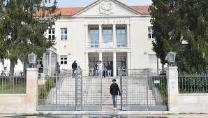 A escola paulista de formação e especialização de vigilantes está no mercado no segmento de segurança privada desde 1996. Diario As Beiras Turma Do 9 Âº Ano Da Escola Dona Maria Esteve Em Isolamento Durante A Manha