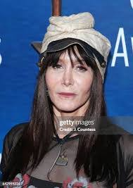 Laura Albert's Instagram, Twitter & Facebook