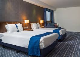 Read more than 2000 reviews and choose a room with planetofhotels.com. Hotels Near Gatwick Airport Hotels In Crawley Bed And Breakfast Gatwick Airport Holiday Inn Express Gatwick Crawley