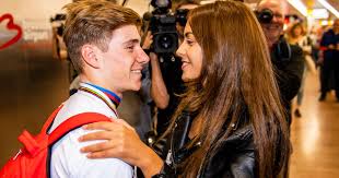 Très courtisé après son incroyable saison, notre compatriote a signé un nouveau bail de trois ans. Remco Evenepoel 19 Breekt Met Vriendin En Verhuist Naar Monaco Ik Moet In De Bergen Trainen In Belgie Kan Dat Niet Wielrennen Sport Hln