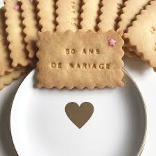 Coffrets de biscuits décorés personnalisés pour tous vos événements privés (anniversaires, fêtes, mariages, naissances.) et professionnels. Anniversaire De Mariage Biscuit Personnalise Dessert Anniversaire Anniversaire De Mariage