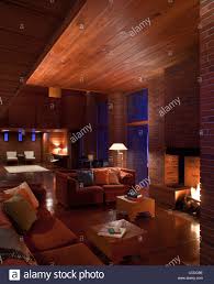 Schwartz Haus Frank Lloyd Wright Blick Auf Open Plan Lounge Bereich Durchsehen Empfangsbereich Und Mezzanine Balkon Und Stockfotografie Alamy With amazing interiors, this lounge is located at the lobby of the regis and has a very welcoming ambiance.