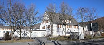 Look through examples of schwarzenberg translation in sentences, listen to pronunciation and learn grammar. Polizei Sachsen Polizeidirektion Chemnitz Polizeistandort Schwarzenberg