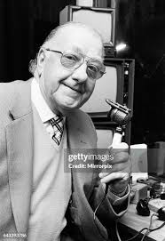 BBC snooker commentator Ted Lowe holding his microphone, 27th January...  News Photo