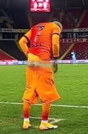 The loan move this time comes with the option of a permanent deal, and the super eagles striker is determined to make it count. Onyekuru Was Blessed By Cameras The Image Of The Star Name Was On The Agenda In Social Media Mbsoccerevents
