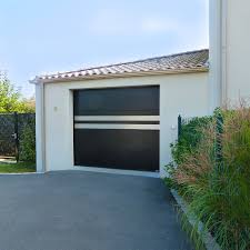 Porte De Garage Sans Rainure Avec Motif Equilibre La Toulousaine Porte Garage Garage Portes