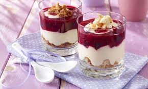 Rote Grutze Mit Vanille Quark Creme Rezept Dessert Rezepte Einfach Einfacher Nachtisch Kostliche Desserts