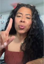 Carolina Collado's Instagram, Twitter & Facebook