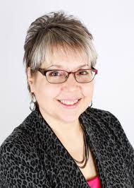 Crochet Pattern: Aunt Gladys Shawl by J Crochet